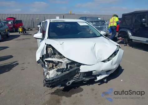 2015 Toyota Corolla Le Plus из США, поврежденный, VIN 5YFBURHE4FP185489